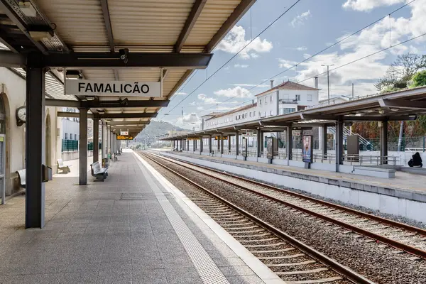 Vila Nova Famalicao Braga 포르투갈 2020 Famalicao 기차역의 플랫폼 스톡 사진