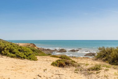 Fransa 'nın Jard sur Mer kentindeki La Mine plajının bir yaz günü Vendee, Fransa