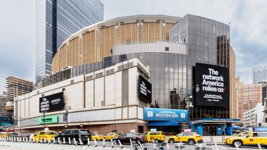 Manhattan, New York, ABD - 16 Şubat 2023: Madison Square Garden ve şehir merkezinde gri bir kış günü
