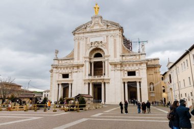 Santa Maria degli Angeli, Assisi, İtalya - 31 Aralık 2023: Santa Maria degli Angeli köyündeki Aziz Mary Bazilikası 'nın mimari ayrıntıları