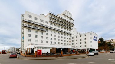 Folkestone, Birleşik Krallık - 30 Aralık 2024 Gri bir kış gününde Grand Burstin Oteli