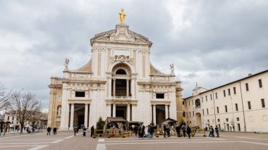 Santa Maria degli Angeli, Assisi, İtalya - 31 Aralık 2023: Santa Maria degli Angeli köyündeki Aziz Mary Bazilikası 'nın mimari ayrıntıları