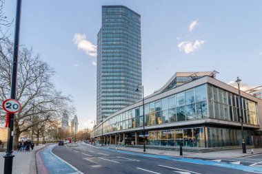 Londra, Birleşik Krallık - 2 Ocak 2025: Vauxall bölgesinin mimari detayları güzel bir kış gününde