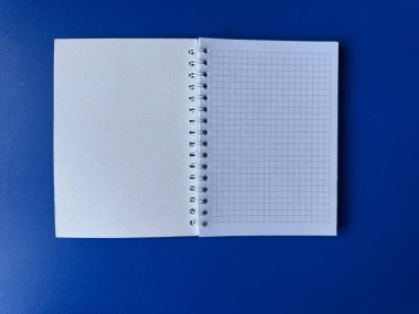 Çalışma için hazırlanmış metni olmayan bir hücrede boş bir defter aç