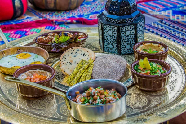 拉马丹东方埃及食品摄影早餐或午餐或晚餐 照片是有选择的焦点与浅层的领域 在埃及开罗拍的 — 图库照片