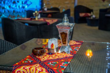 Ramazan çadırı dekorasyon fotoğrafçılığı, fotoğraf seçici odak alan derinliği sığ. 23 Haziran 2016 'da Kahire Mısır' da çekildi.