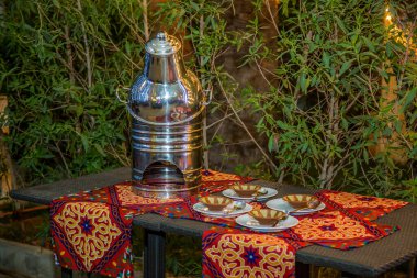 Kahvaltı, öğle ya da akşam yemeği için Ramazan doğulu yemek fotoğrafçılığı, fotoğraf, sığ alan derinliğine sahip seçici bir odak noktasıdır. Kahire Mısır 'da çekildi