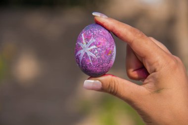 Mısır Otellerinde Paskalya Festivali Kutlaması, yumurta ve tavşan boyama. Fotoğraf, yüzeysel alan derinliğiyle seçici bir odak noktasıdır. 9 Nisan 2018 'de Kahire Mısır' da çekildi.
