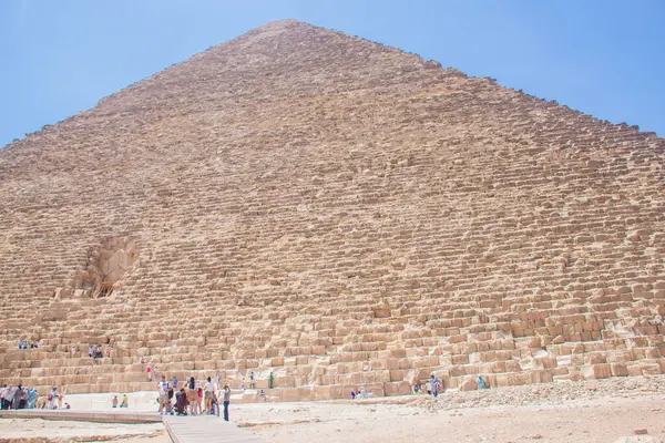 考古学写真 ギザの大ピラミッド チープスピラミッド 写真は フィールドの浅い深さと選択的な焦点です 2023年3月6日にカイロを占領 — ストック写真