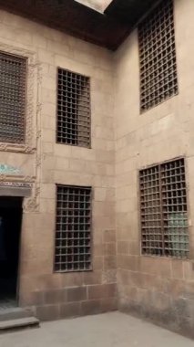 Her halükârda, Sehemy Evi, Moez Caddesi, Kahire 'deki eski ev. Fotoğraf, sığ alan derinliği olan seçici bir odak noktasıdır. Fotoğraf: 15 Ağustos 2024
