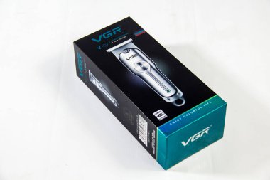 Editoryal profesyonel saç kesme makinesi VGR V-071, eklektik tıraş makinesi, beyaz arka planda izole edilmiş gümüş ekipman, seçici odak, sığ alan derinliği, Kahire Mısır 25 Eylül 2024