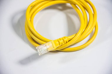 LAN RJ45 Bilgisayar veri kablosu, telekomünikasyon teknolojisi transferi, ağ çözümleri, dijital donanım küresel ekipman, seçici odak, sığ alan derinliği, Kahire Mısır