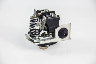 Su pompası için otomatik denetim baskılayıcı, arka planda otomatik su motoru, çekim sığ alan derinliği ile seçici odak