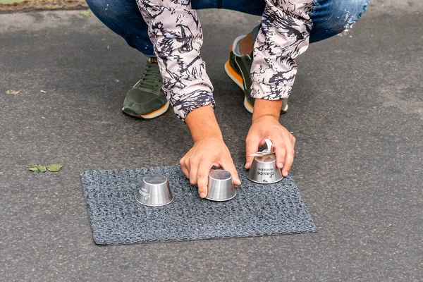 stock image London, UK - july 30 2022: Thieves playing shell game on Westminster Bridge