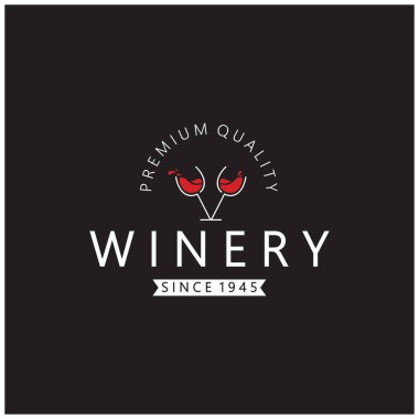 Şarap kadehleri ve şişelerle şarap logosu. Gece kulüpleri, barlar, kafeler ve şarap dükkanları için..