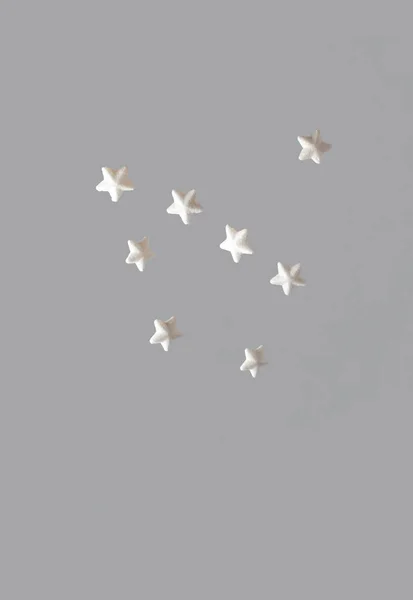 Kreatív Téli Jelenet Fehér Csillagokkal Napsütéses Koncepció Minimális Felülnézet — Stock Fotó