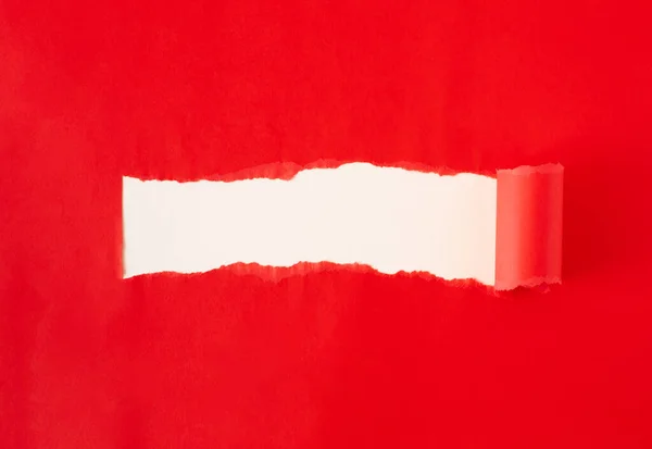 Rood Gescheurd Papier Achtergrondinformatie Van Het Gat Minimaal Abstract Kleurrijk — Stockfoto