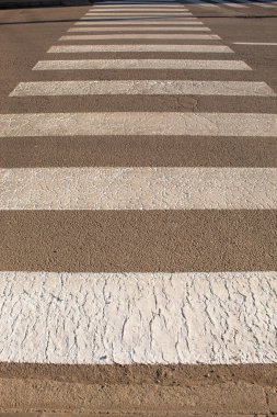 Yaya geçidinde beyaz boya var. Arkaplan dokusu