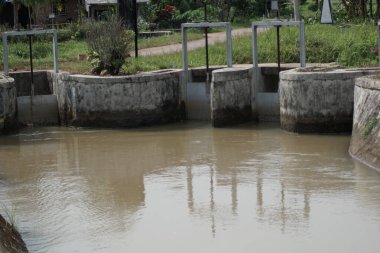 sulama kanallarında sulak kapılar