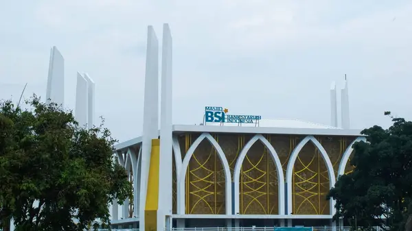 stock image Bakauheni - April 12th, 2024: The architecture of the BSI mosque in Bakauheni, Lampung