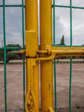 Kapı mandalından özel yapım