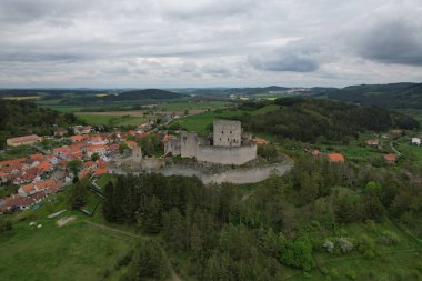 Rabi tarihi ortaçağ kalesi, Çek Cumhuriyeti, Avrupa hava manzarası manzarası