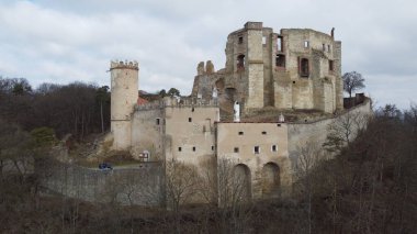 Boskovice, Çek Cumhuriyeti-14 Eylül 2023: Orta Avrupa 'nın Moravya Bohemya bölgeleri için ortaçağ Gotik Boskovice kalesi-Hrad Boskovice hava manzarası