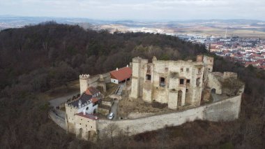 Boskovice, Çek Cumhuriyeti-14 Eylül 2023: Orta Avrupa 'nın Moravya Bohemya bölgeleri için ortaçağ Gotik Boskovice kalesi-Hrad Boskovice hava manzarası