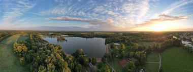 Podebrady tarihi şehir ve Labe Nehri Kalesi, Chateau Podbrady (Zmek Podbrady) Çek Cumhuriyeti, manzaralı hava manzarası manzarası
