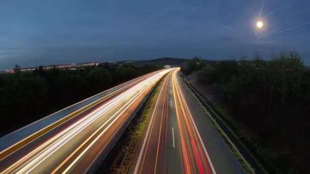 Highway Time Lapse Nachtlampjes Snelle Bewegende Verkeer Licht Paden Lichte — Stockvideo