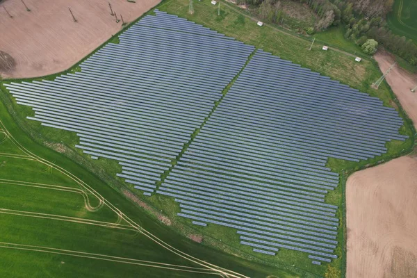 Moderne Zonne Energiecentrale Fotovoltaïsche Panelen Groene Energieproductie Nieuwe Energiecentrale Europese — Stockfoto