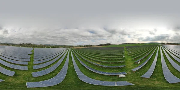 Σύγχρονη Μονάδα Ηλιακής Ενέργειας Φωτοβολταϊκά Πάνελ Παραγωγής Πράσινης Ενέργειας Νέα — Φωτογραφία Αρχείου