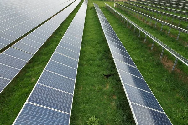 Modern Naperőmű Fotovoltaikus Panelek Zöld Energia Villamosenergia Termelés Erőmű Európai — Stock Fotó