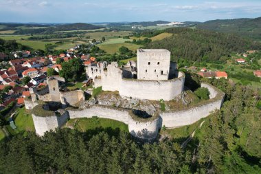 Rabi tarihi ortaçağ kalesi, Çek Cumhuriyeti, Avrupa hava manzarası manzarası