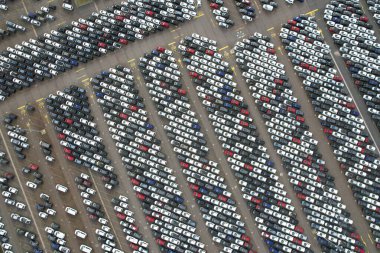 Kolin, Çek Cumhuriyeti-12 Haziran 2023: Ovcary 'de TPCA Sanayi Bölgesi (Toyota Peugeot Citron Automobile), büyük otomobil fabrikası fabrikası fabrikası Avrupa' da araba imalatı manzarası