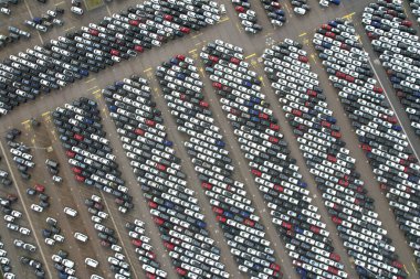 Kolin, Çek Cumhuriyeti-12 Haziran 2023: Ovcary 'de TPCA Sanayi Bölgesi (Toyota Peugeot Citron Automobile), büyük otomobil fabrikası fabrikası fabrikası Avrupa' da araba imalatı manzarası