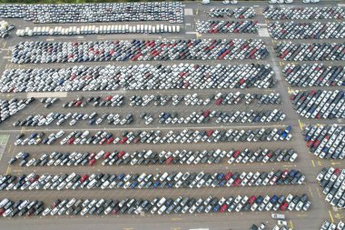 Kolin, Çek Cumhuriyeti-12 Haziran 2023: Ovcary 'de TPCA Sanayi Bölgesi (Toyota Peugeot Citron Automobile), büyük otomobil fabrikası fabrikası fabrikası Avrupa' da araba imalatı manzarası