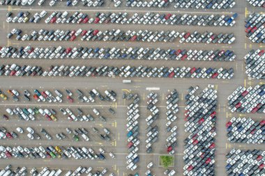 Kolin, Çek Cumhuriyeti-12 Haziran 2023: Ovcary 'de TPCA Sanayi Bölgesi (Toyota Peugeot Citron Automobile), büyük otomobil fabrikası fabrikası fabrikası Avrupa' da araba imalatı manzarası