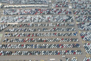 Kolin, Çek Cumhuriyeti-12 Haziran 2023: Ovcary 'de TPCA Sanayi Bölgesi (Toyota Peugeot Citron Automobile), büyük otomobil fabrikası fabrikası fabrikası Avrupa' da araba imalatı manzarası