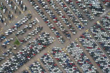 Kolin, Çek Cumhuriyeti-12 Haziran 2023: Ovcary 'de TPCA Sanayi Bölgesi (Toyota Peugeot Citron Automobile), büyük otomobil fabrikası fabrikası fabrikası Avrupa' da araba imalatı manzarası