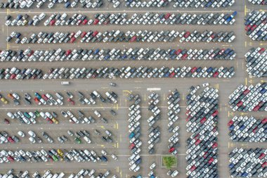 Kolin, Çek Cumhuriyeti-12 Haziran 2023: Ovcary 'de TPCA Sanayi Bölgesi (Toyota Peugeot Citron Automobile), büyük otomobil fabrikası fabrikası fabrikası Avrupa' da araba imalatı manzarası