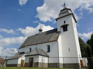 CIHOST, CZECH REPUBLIC - 14 Haziran 2022: Çek Cumhuriyeti 'ndeki Hüküm Kilisesi' nin düşük açılı bir çekimi, sivil toplum kilisesi komünist siyasi bir süreç içindeydi