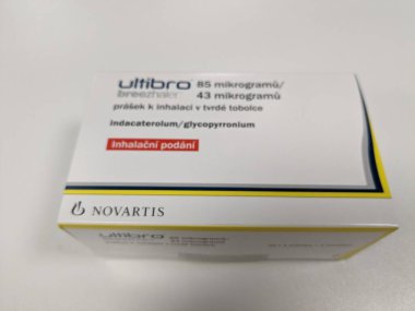 Prag, Çek Cumhuriyeti - 4 Nisan 2024: ULTIBRO ilaç kutusu indacaterol glycopyrronium aktif madde ilaç şirketi NOVARTIS, astım ve CHOPN tedavisi