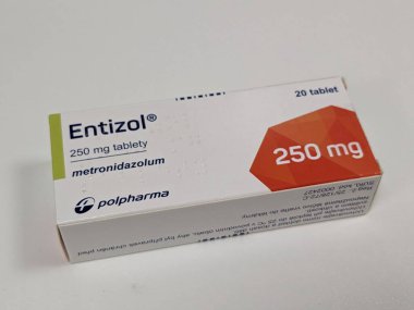 Prag, Çek Cumhuriyeti - 4 Nisan 2024: Etkin Metronidazolum maddesi ilaç şirketi Polpharma tarafından üretilen ENTIZOL kutu