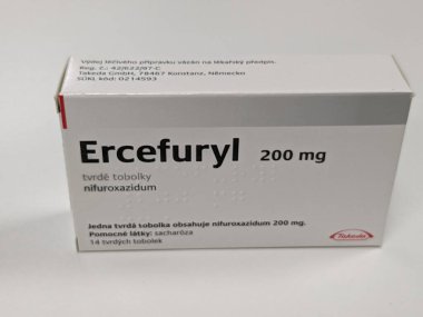 Prag, Çek Cumhuriyeti - 3 Nisan 2024: Nifuroxazid 'in ilaç şirketi Takeda, ishal ve ishal tedavisi tarafından yapıldığı bir kutu Ercefuryl ilacı