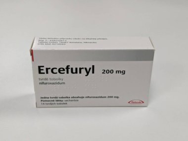 Prag, Çek Cumhuriyeti - 3 Nisan 2024: Nifuroxazid 'in ilaç şirketi Takeda, ishal ve ishal tedavisi tarafından yapıldığı bir kutu Ercefuryl ilacı