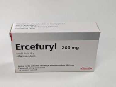 Prag, Çek Cumhuriyeti - 3 Nisan 2024: Nifuroxazid 'in ilaç şirketi Takeda, ishal ve ishal tedavisi tarafından yapıldığı bir kutu Ercefuryl ilacı