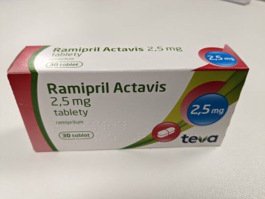 Prag, Çek Cumhuriyeti - 10 Temmuz 2024: Ramipril Actavis, Actavis tarafından hipertansiyon, kalp yetmezliği ve kalp krizi sonrası enfarktüs tedavisinde kullanılan ramipril aktif maddeyle dolu ilaç kutusu.