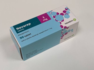 Prag, Çek Cumhuriyeti - 4 Nisan 2024: Aktif madde Repaglinidum içeren Novatin isimli ilaç kutusu, diyabet tedavisi