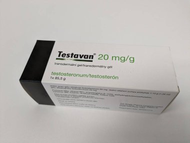 Prag, Çek Cumhuriyeti - 10 Temmuz 2024: Testavan Krem kutusu dolusu testosteron içeren Ferring Pharmaceuticals, hipogonadizm ve düşük testosteron tedavisinde kullanılır..